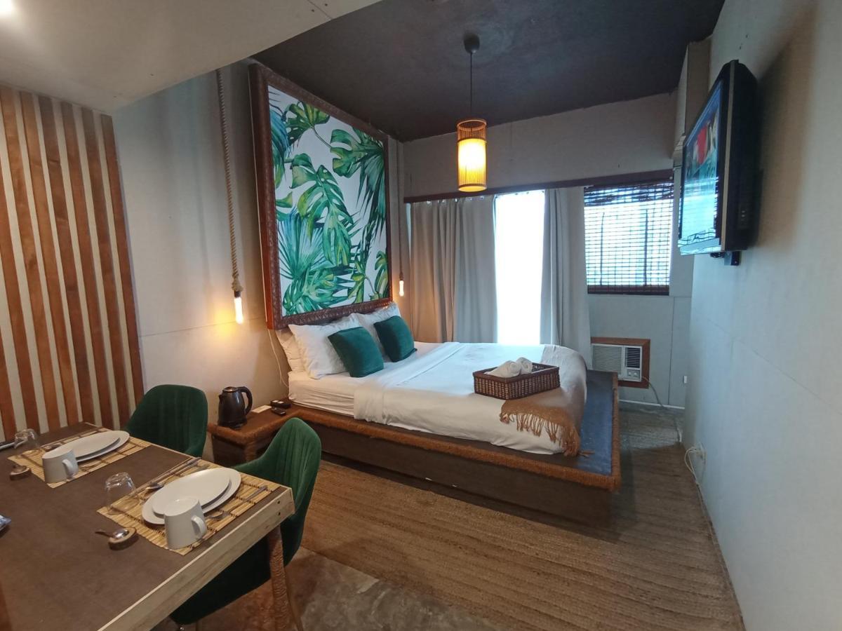 The Staycation - Serviced Rooms Manila Exteriör bild