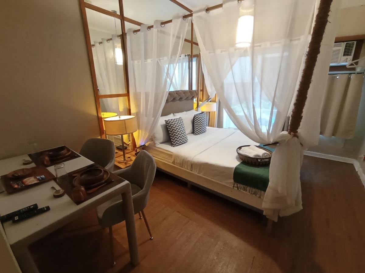 The Staycation - Serviced Rooms Manila Exteriör bild